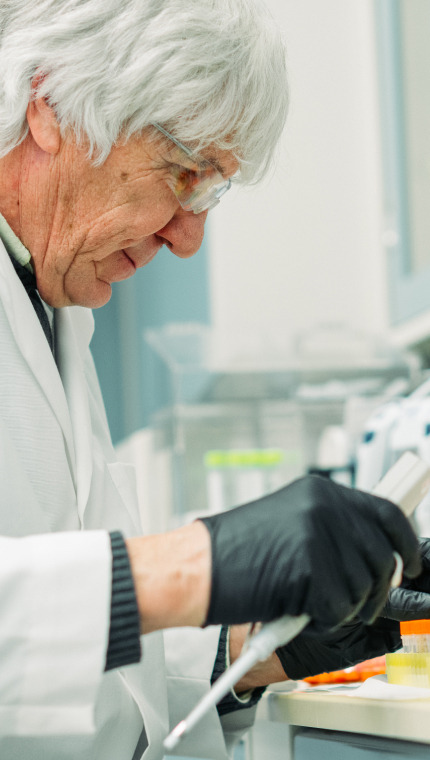 A scientist working in the Hill's Pet Nutrition Centre laboratory